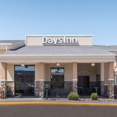 Days Inn By Wyndham Minot Exteriör bild