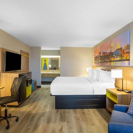 Days Inn By Wyndham Minot Exteriör bild