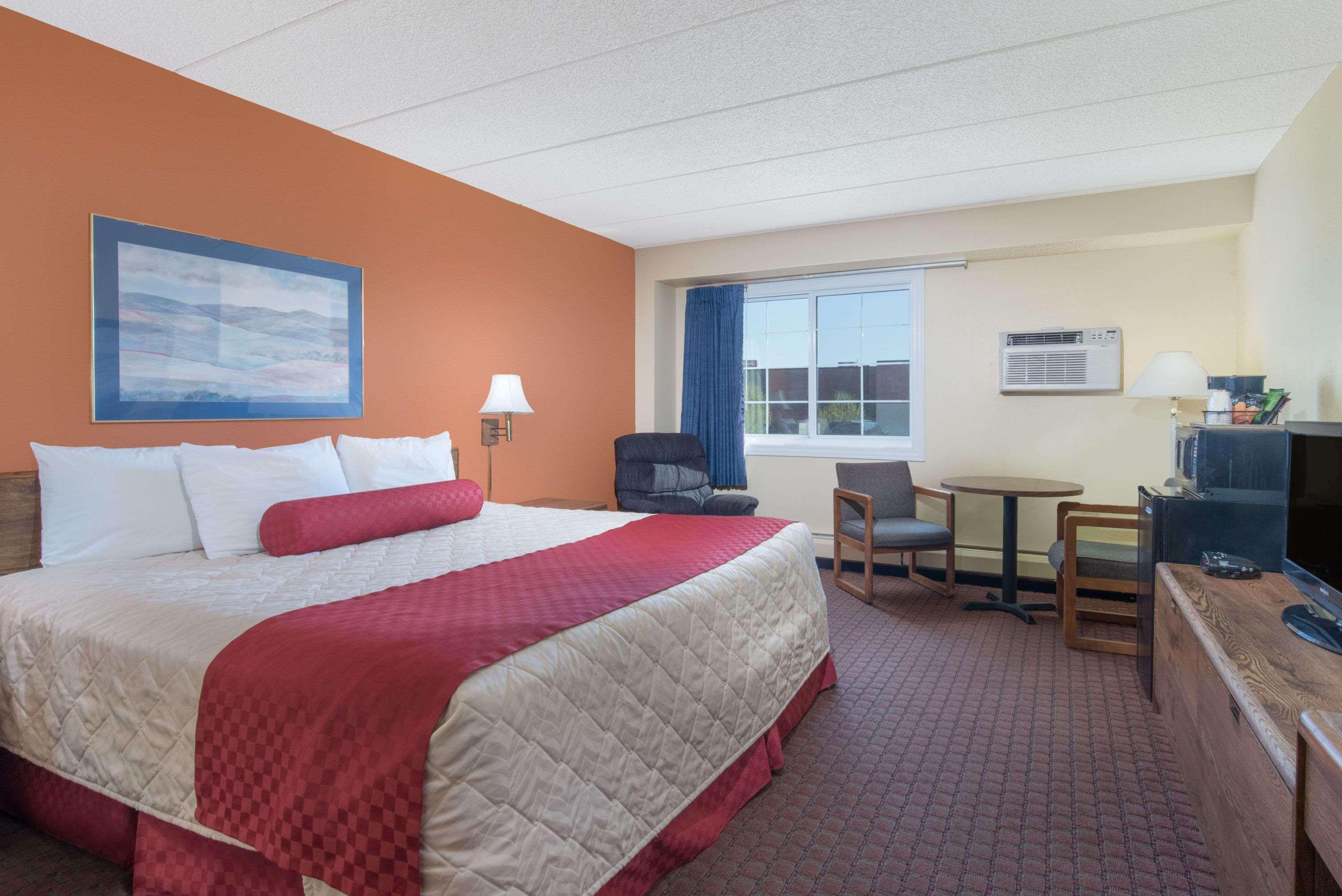 Days Inn By Wyndham Minot Exteriör bild