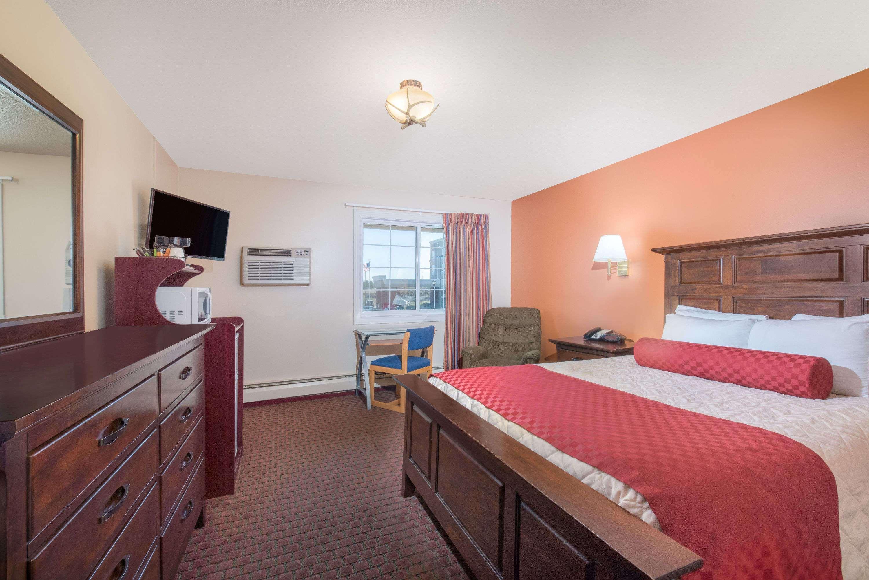 Days Inn By Wyndham Minot Exteriör bild