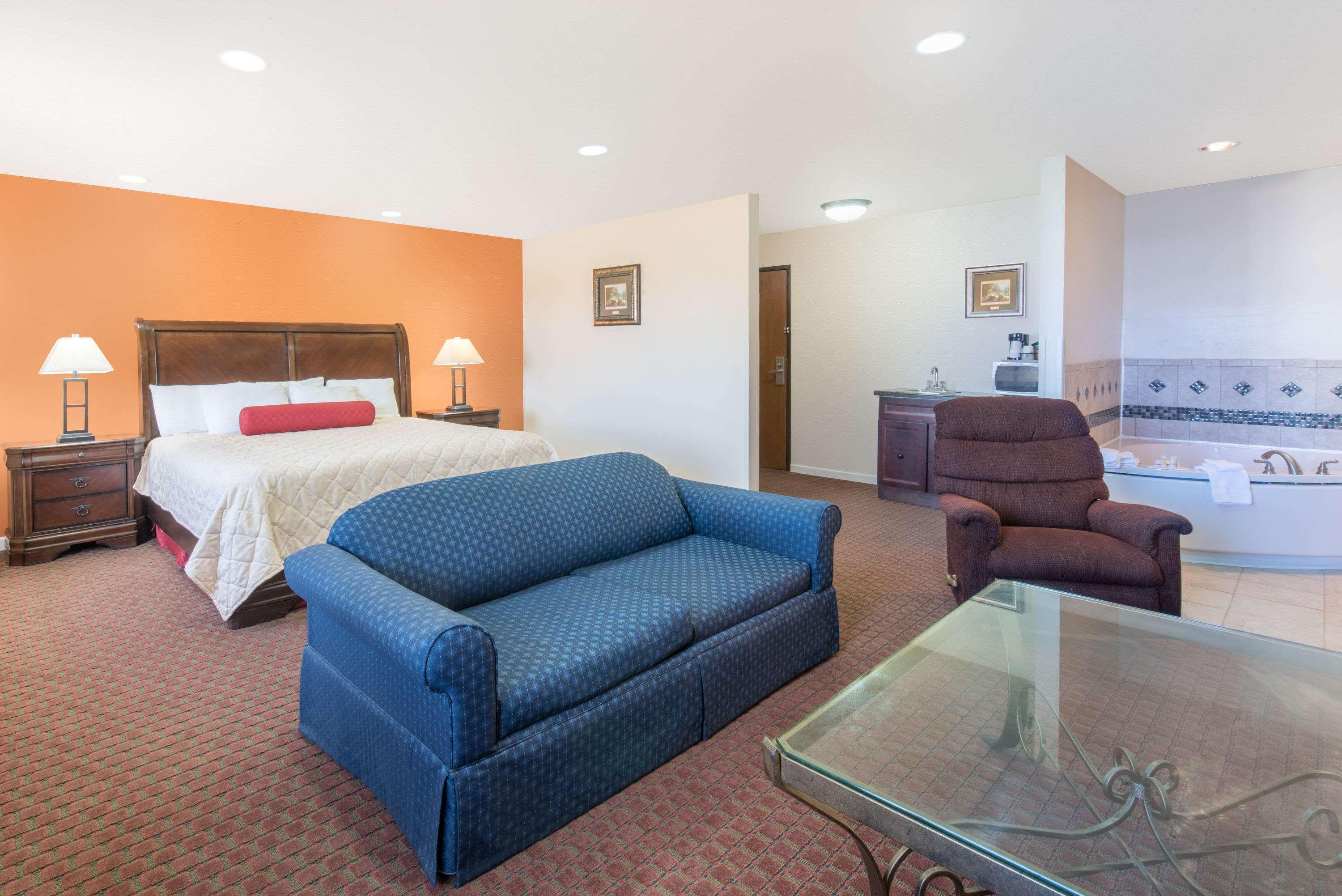 Days Inn By Wyndham Minot Exteriör bild