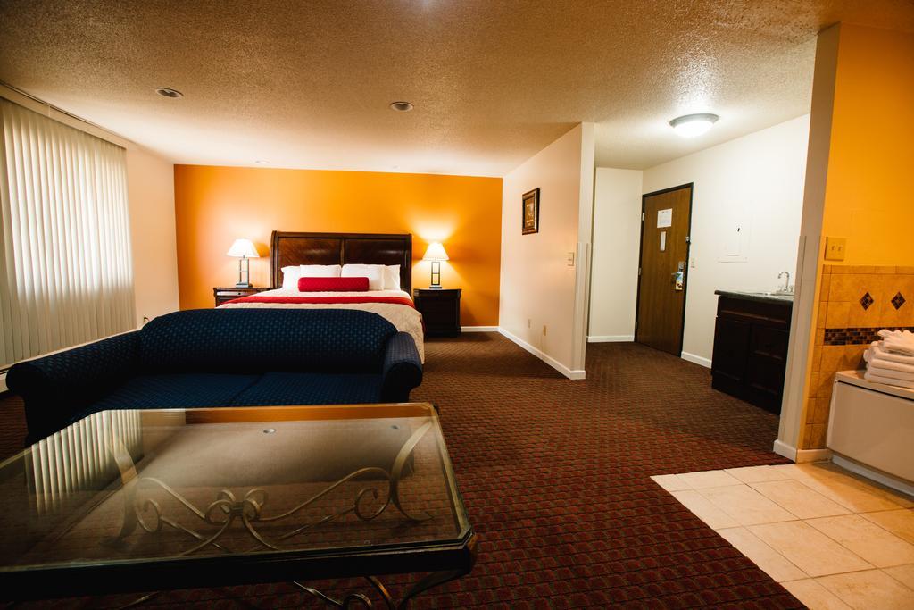 Days Inn By Wyndham Minot Exteriör bild